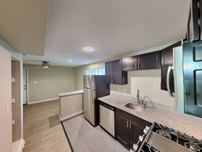Building Photo - Lantern Square Apartments-B5