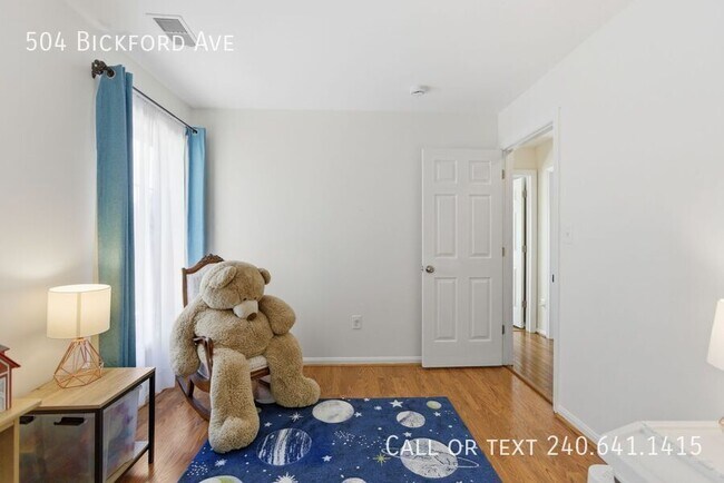 Building Photo - 504 Bickford Ave