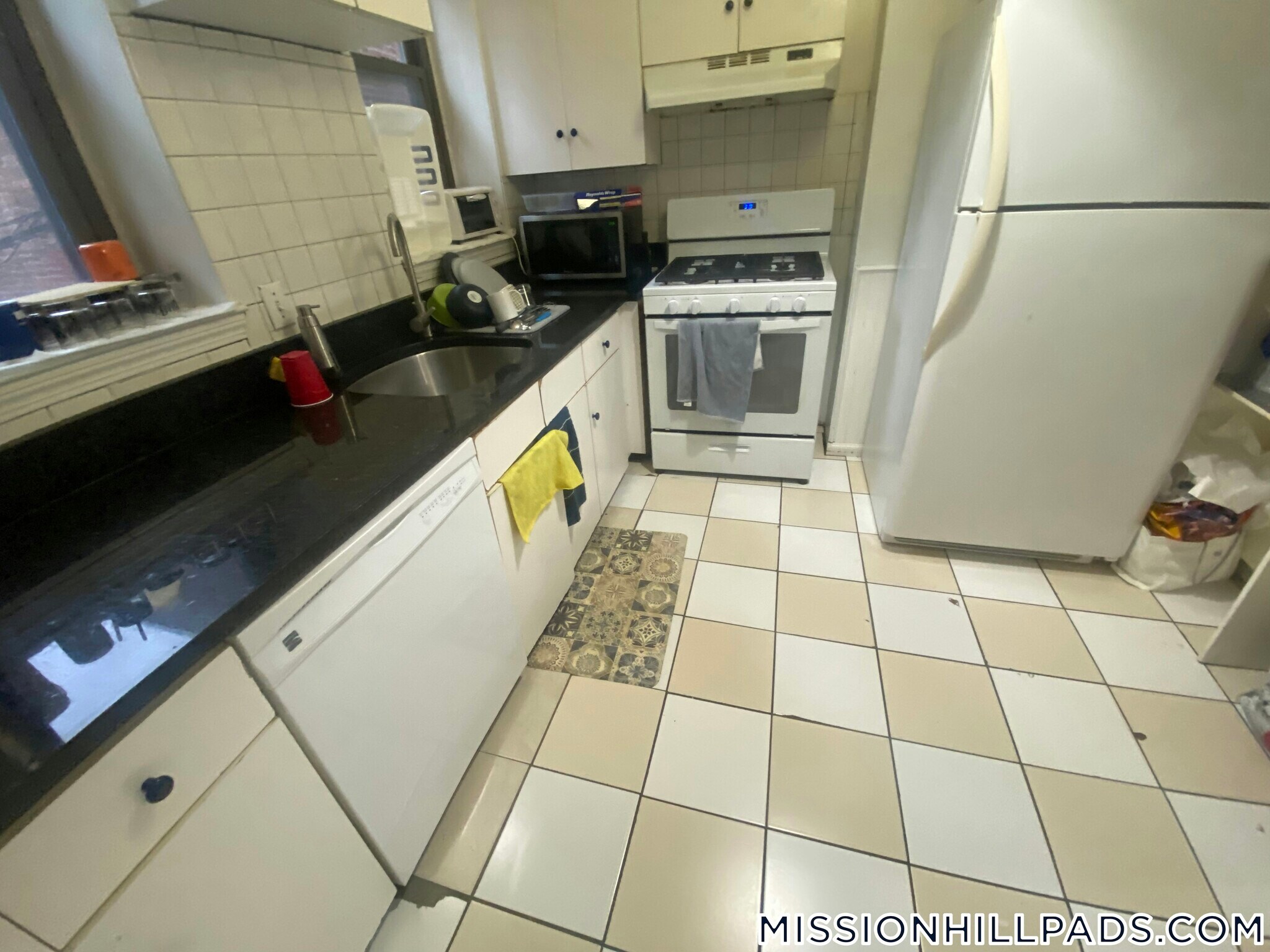 Building Photo - 715 Parker St