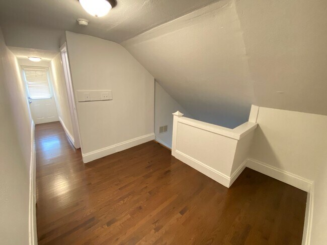 Building Photo - Dennison Ave 866-868 CR
