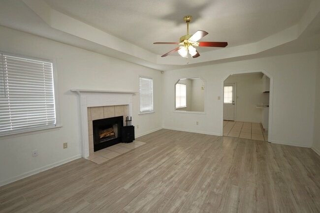 Building Photo - 4220 Wilshire Dr