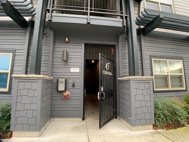 Building Photo - 45 Central Unit - 2 Bedrooms, 2 baths, 988 Sq. Ft.