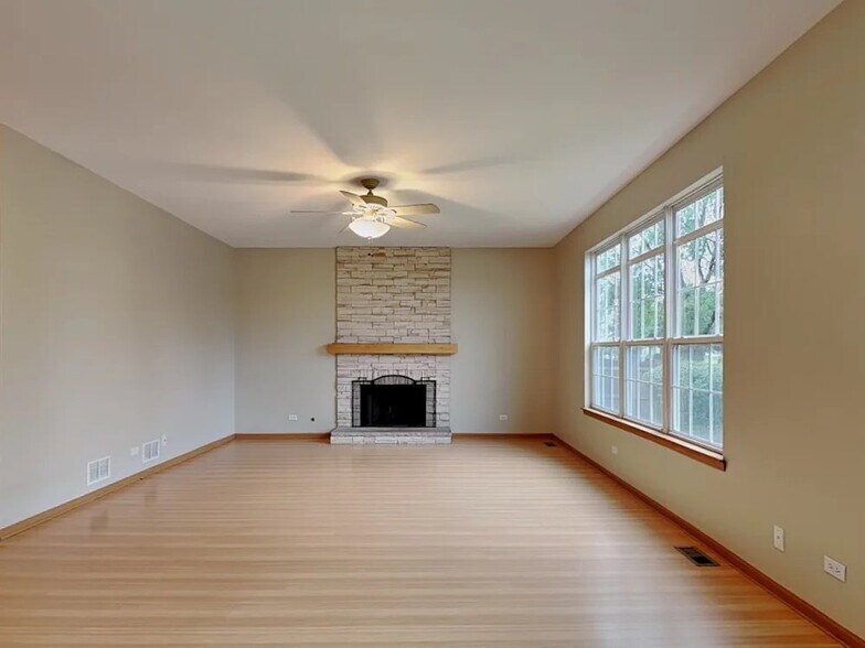 Building Photo - 10880 Grand Canyon Ave