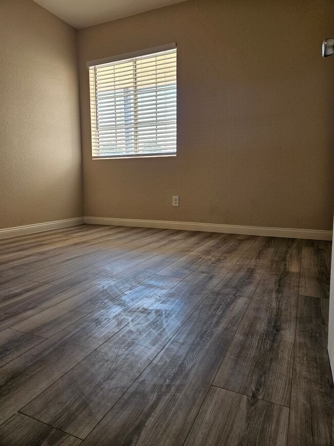 Building Photo - 4 Bedroom Adelanto Home