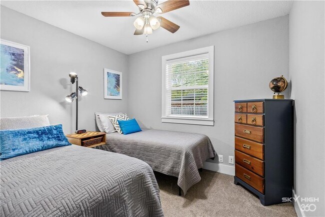 Building Photo - 1305 SE Benton St