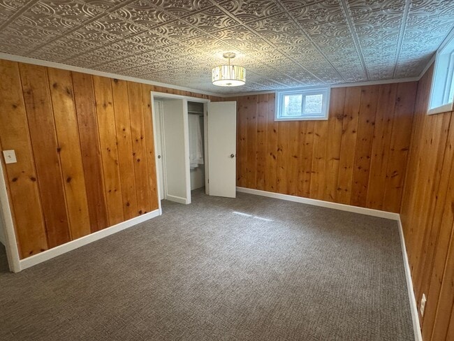 Building Photo - Spacious Home with Great Location