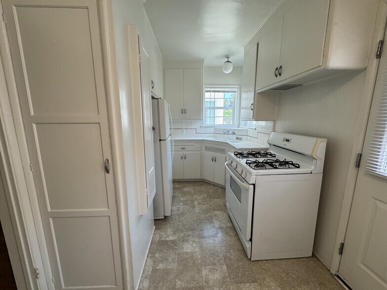 Building Photo - 11653 Magnolia Blvd