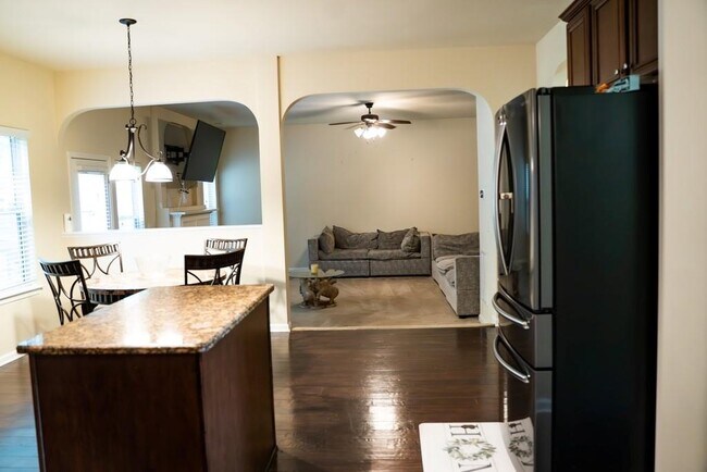 Building Photo - 3830 Kittery Point SW