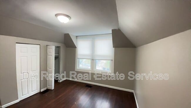 Building Photo - 879 Rockdale Ave