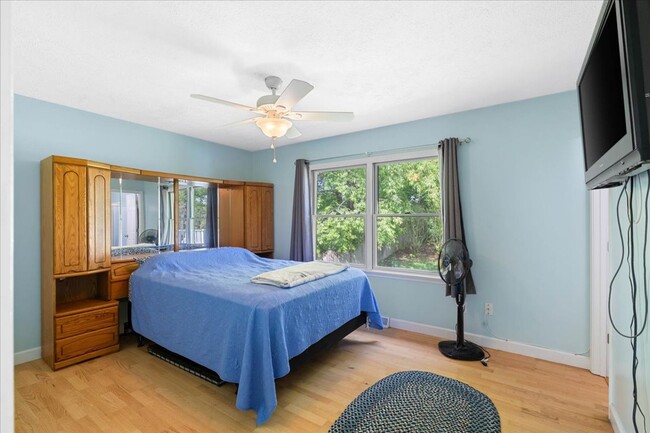 Building Photo - Spacious Home with Amazing Fenced Yard in ...