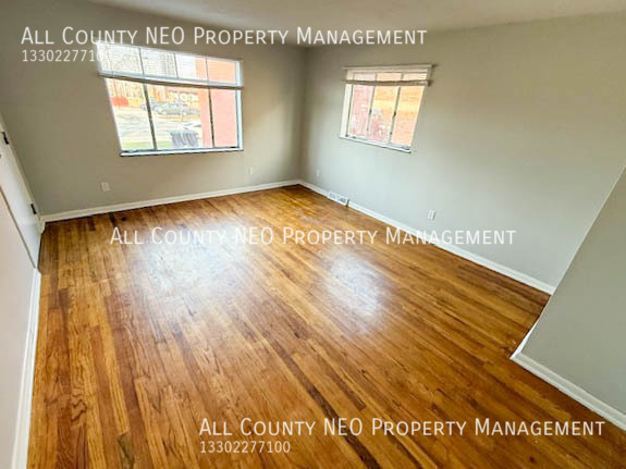 Building Photo - Bright 2-Bed for rent!