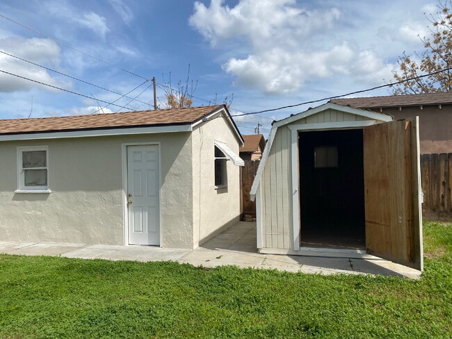 Building Photo - Charming 2-Bedroom, 1-Bath Home with Modern Updates on a Spacious Lot