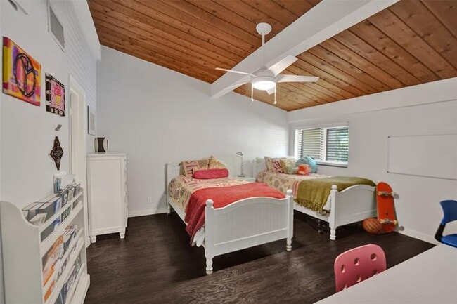 Building Photo - 700 E Coco Plum Cir
