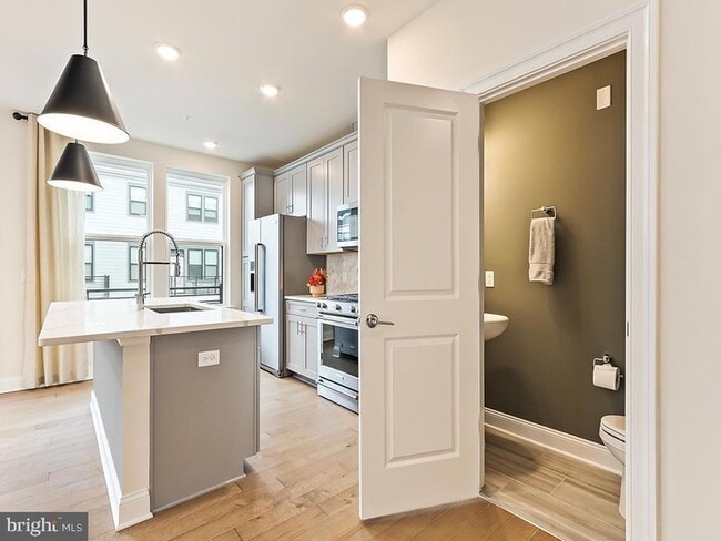 Building Photo - 715 Parker Blvd