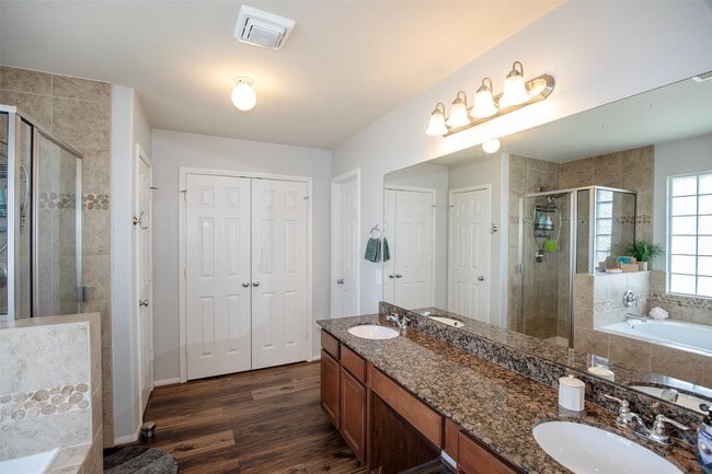 Building Photo - 2110 Stonehollow Ct