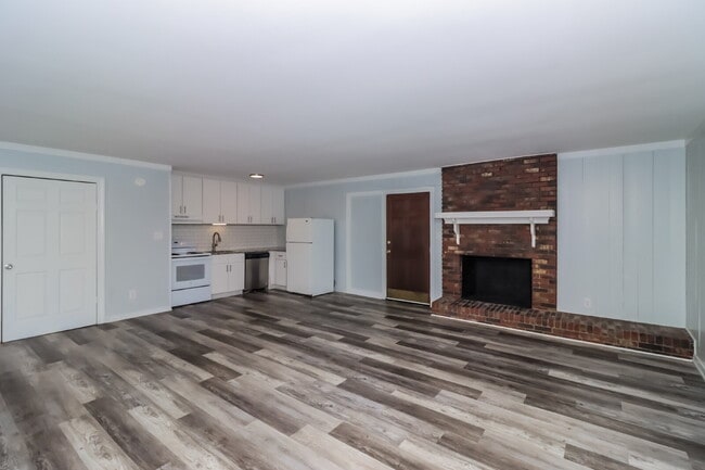 Building Photo - Studio Apartment In Hickory!