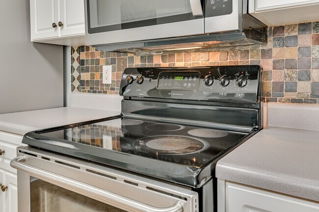 Building Photo - 7635 Pleasantville Way