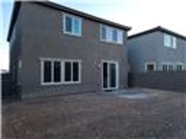 Building Photo - Beautiful 4 bedroom House