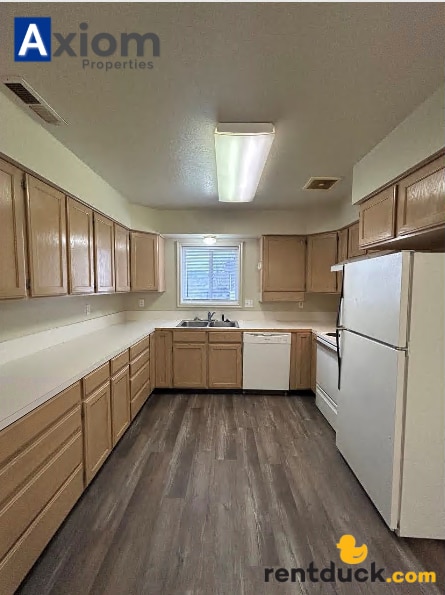 Building Photo - 1819 S Von Elm St