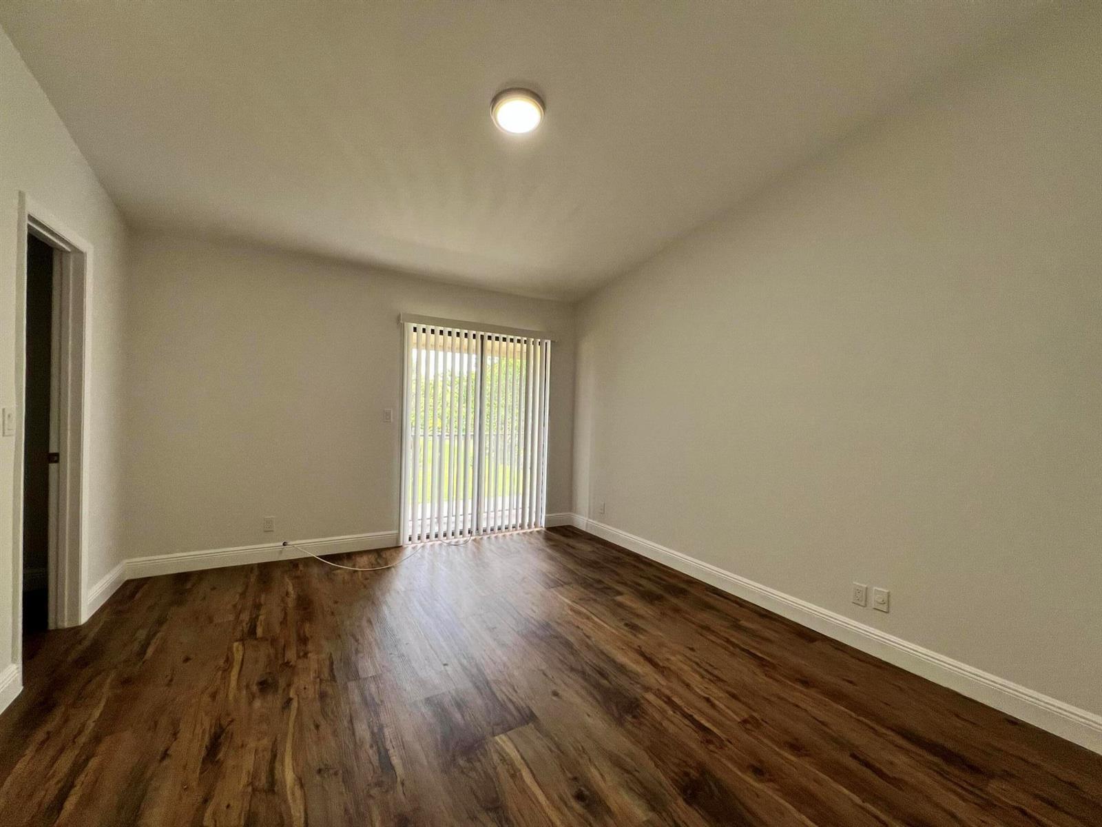 Building Photo - 10623 Royal Palm Blvd