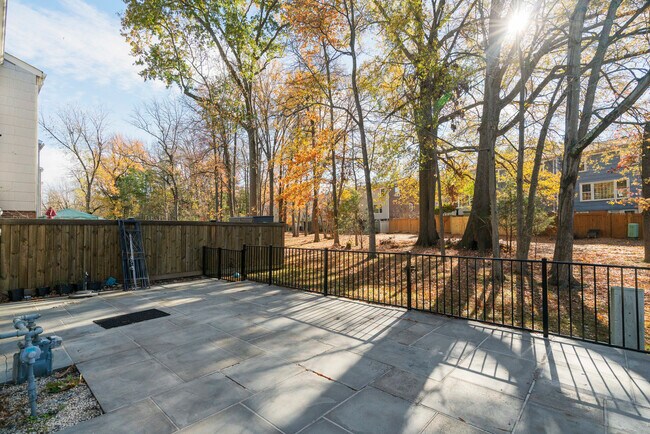 Building Photo - 4339 Cedarlake Ct