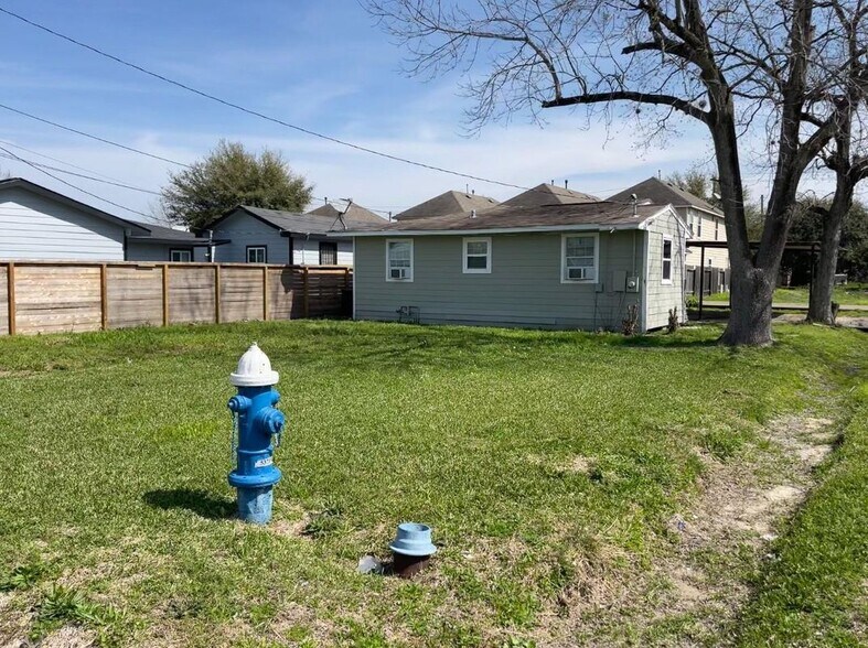 Building Photo - 3707 Rosemont St