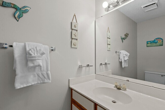 Building Photo - 76 S Reindeer Rd