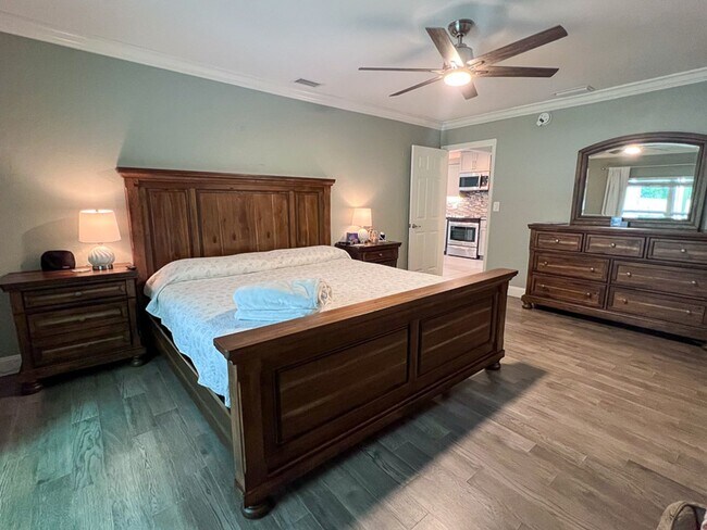 Building Photo - 3BR/2BA POOL HOME in SW Gainesville - avai...