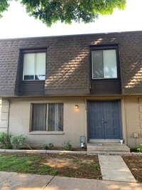 Building Photo - Wonderful 3 bedroom 2.5 bath Town Home in ...