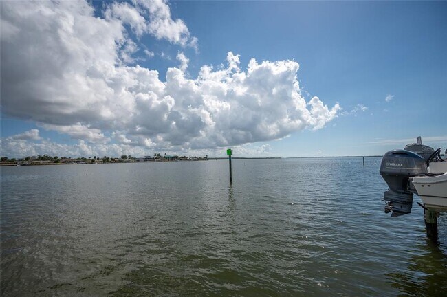 Building Photo - 1375 Beach Rd