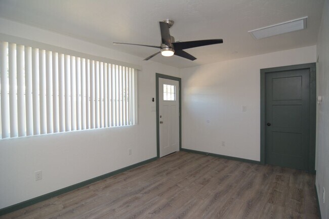 Building Photo - Remodeled 2 Bedroom 1 Bath Duplex! Great Central Tucson Location!