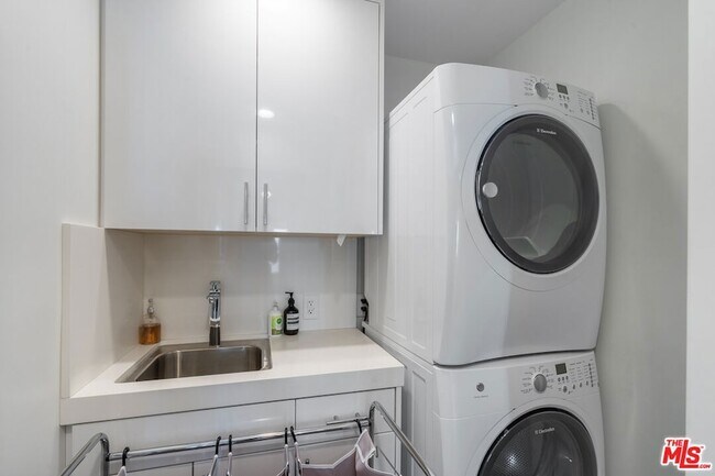 Building Photo - 26508 Latigo Shore Dr