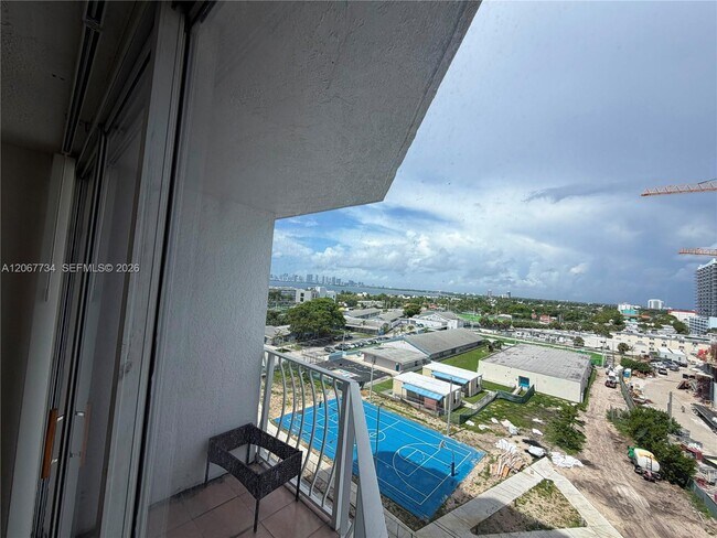 Building Photo - 7601 E Treasure Dr