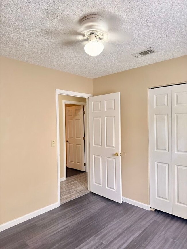 Building Photo - 114 Leeward Ct