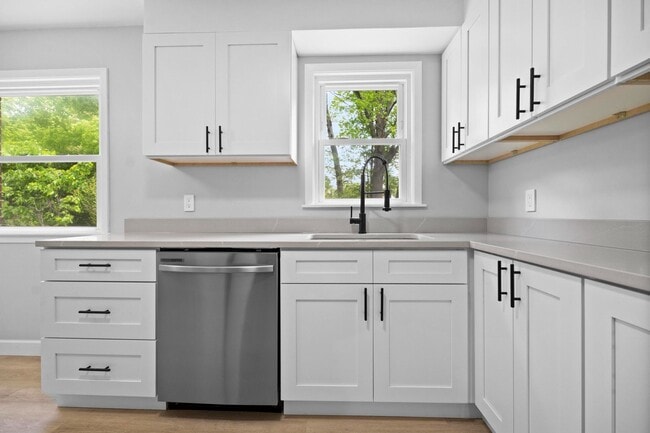 Building Photo - Freshly Remodeled 3-Bedroom Cape Cod in The Heart of Richmond Heights