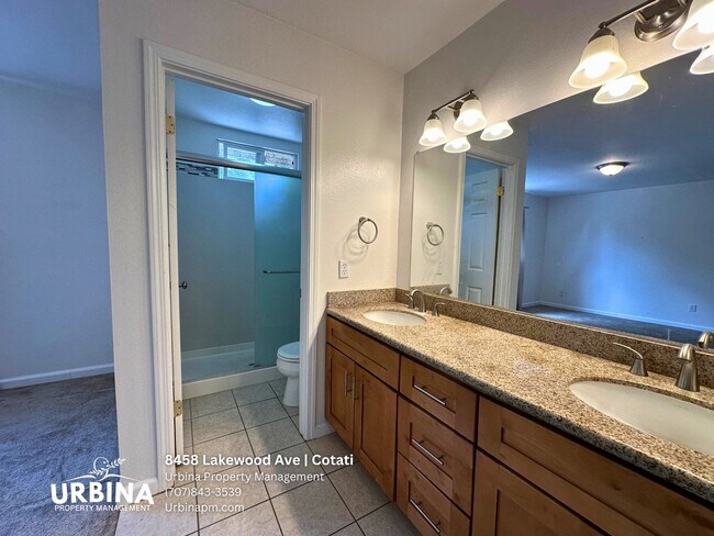 Building Photo - Spacious 4 Bedroom Home in Cotati Near SMART Train - Cosigners Welcome!