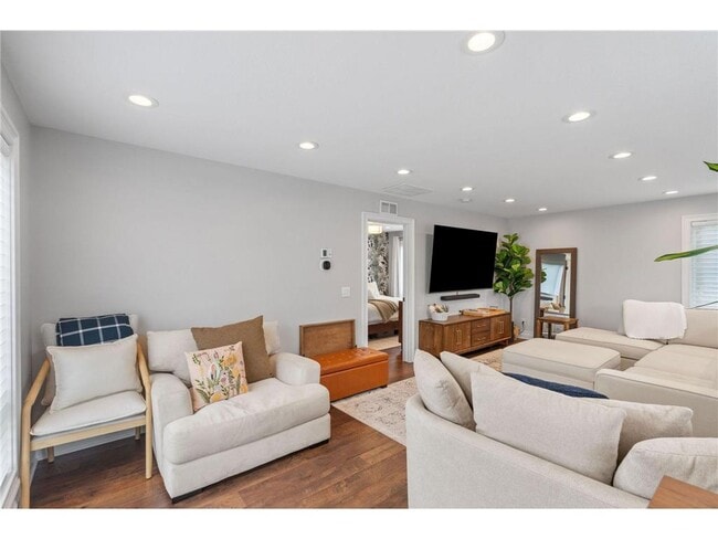 Building Photo - 263 Lexington Parkway S