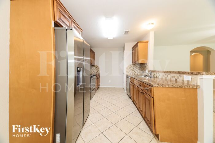 Building Photo - 2708 Beverly Dr