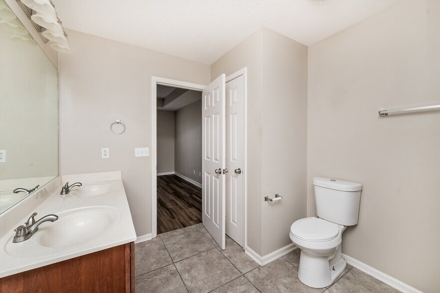 Building Photo - 604 Nixon Way