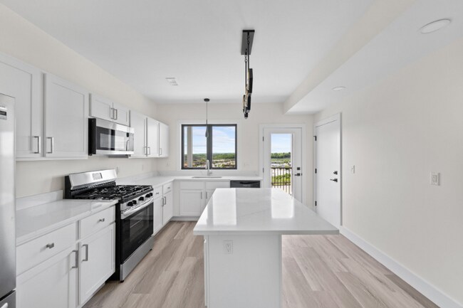 Building Photo - 1295 Holmden Ave