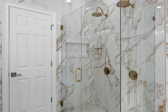 Building Photo - Fully Remodeled 5/4 Art Deco-Inspired Home...