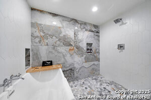 Building Photo - 767 E Myrtle St