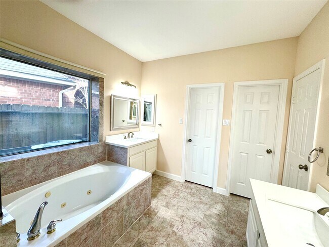 Building Photo - 1818 Maidenhair Ln