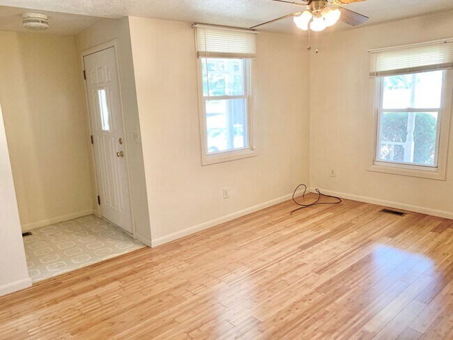 Building Photo - 215 W Lorain St