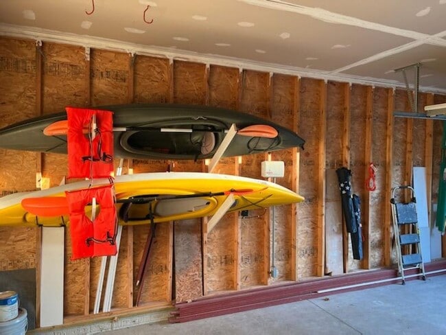 Building Photo - Fully Furnished Monthly Off-Season Gem!
