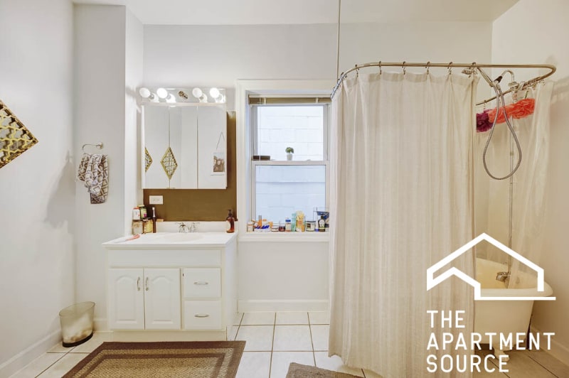 Building Photo - 882 N Marshfield Ave