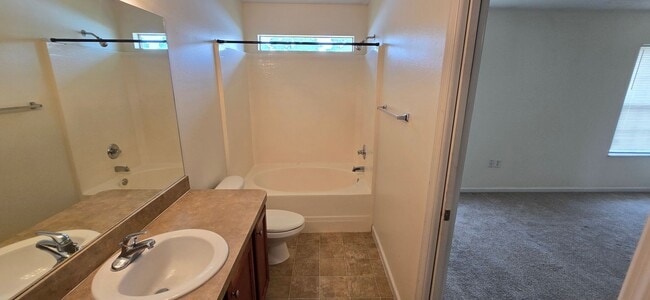 Building Photo - Single Family Home in Grandview