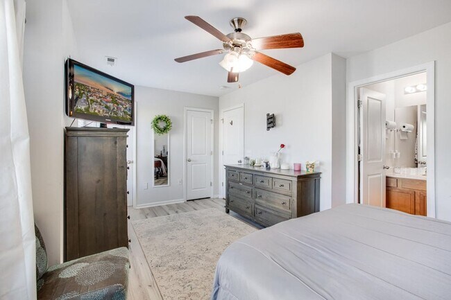 Building Photo - 2 Bedroom, 2.5 Bathroom Townhome in Landings at Montague - Goose Creek