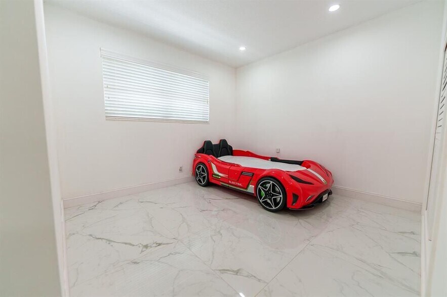 Building Photo - 2011 N 43rd Ave