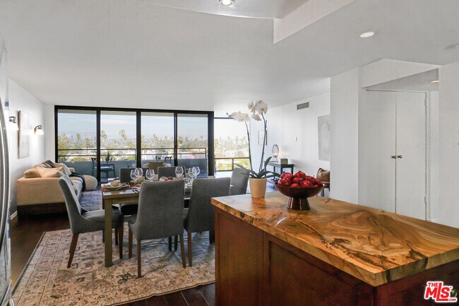 Building Photo - 4316 Marina City Dr